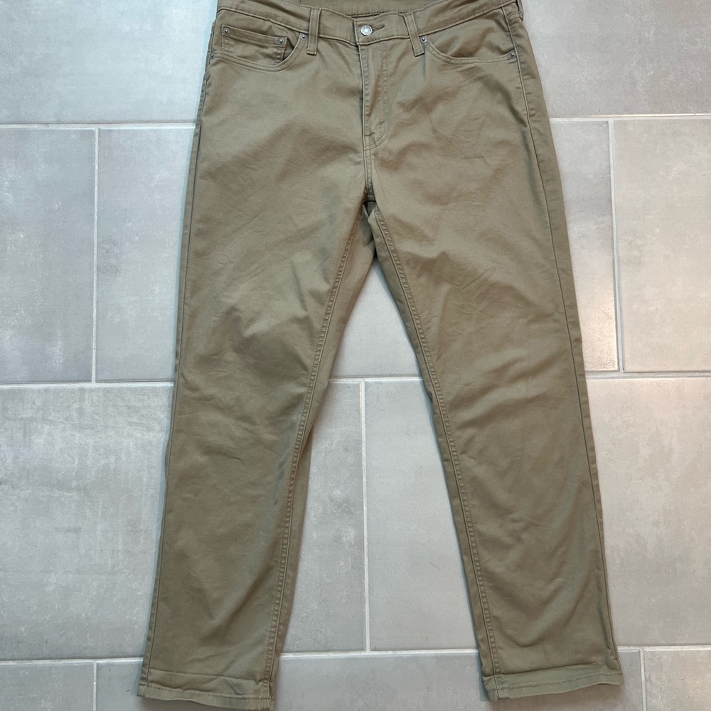 Men’s 541 Khaki colored Levi’s